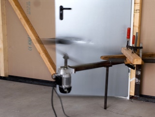 Moment aus der kinetischen Installation "[Tür] zuschlagen" aus dem Jahr 2011