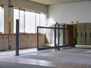 Abbildund der kinetischen Rauminstallation "Tor 2" aus dem Jahr 2007 