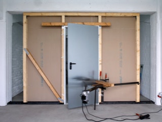 Moment aus der kinetischen Installation "[Tür] zuschlagen" aus dem Jahr 2011