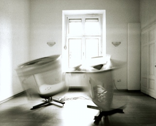 Abbildung der kinetischen Skulptur "zwei Spülen" aus dem Jahr 1997