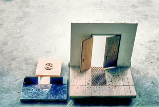 Modell: Rauminstallation mit Bosch-Logo