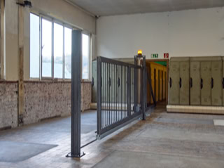 Abbildund der kinetischen Rauminstallation "Tor 2" aus dem Jahr 2007 