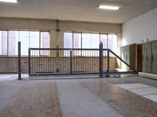 Abbildund der kinetischen Rauminstallation "Tor 2" aus dem Jahr 2007 