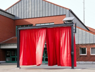 Abbildung der kinetischen Arbeit "Vorhang auf"