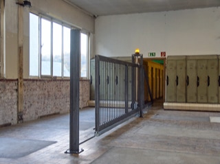 Abbildund der kinetischen Rauminstallation "Tor 2" aus dem Jahr 2007 